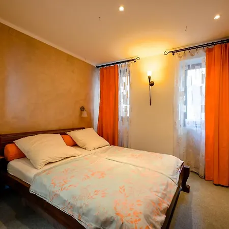 Chesa Arnolongo * Ρόβινι