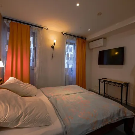 Chesa Arnolongo * Ρόβινι