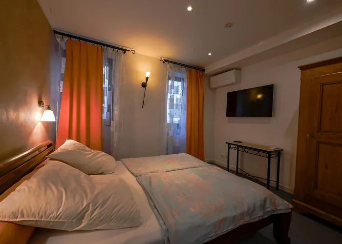 Chesa Arnolongo * Ρόβινι