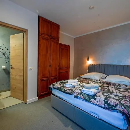 Chesa Arnolongo Apartament Rovinj