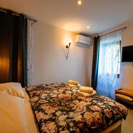 Chesa Arnolongo Apartment Rovinj